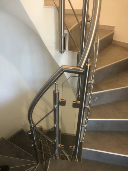 Garde corps sur mesure avec main courante debillardee à nicle  inox massif à Nice